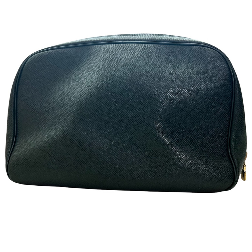 Louis Vuitton taiga Pouch